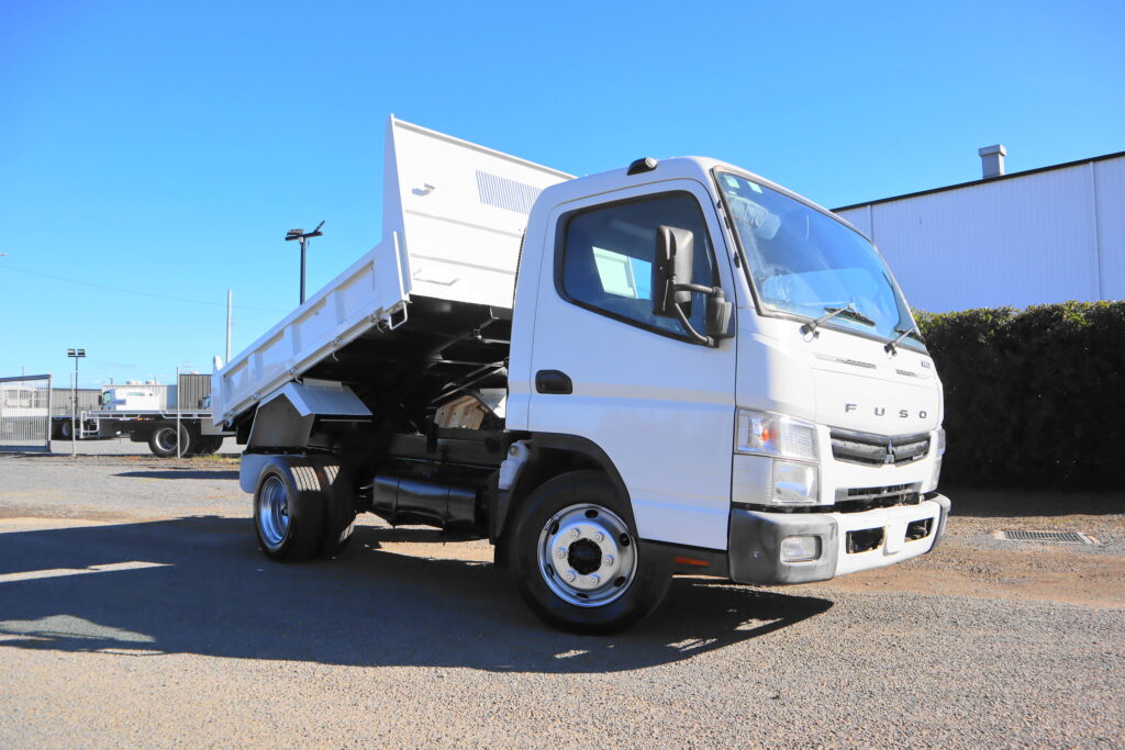 2012 FUSO CANTER-715 TIPPER