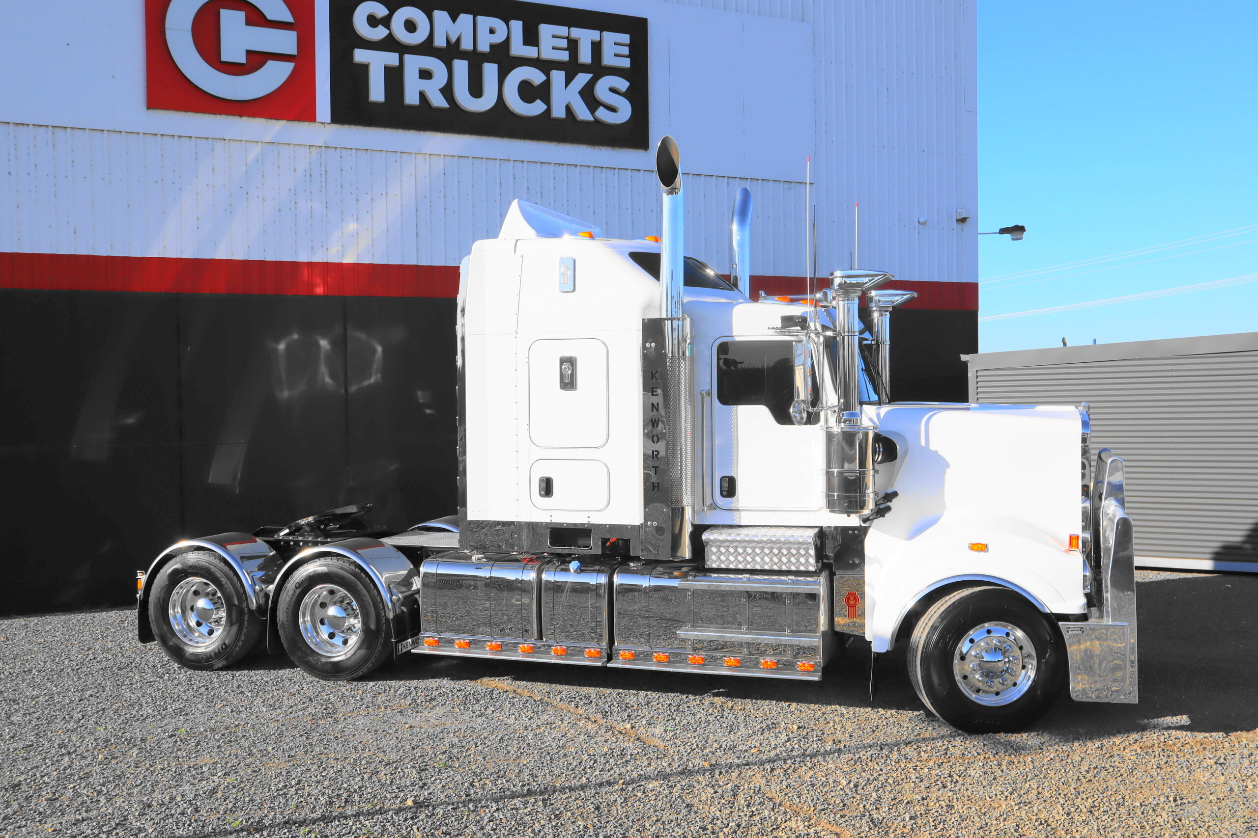 2021 KENWORTH T909 image 2