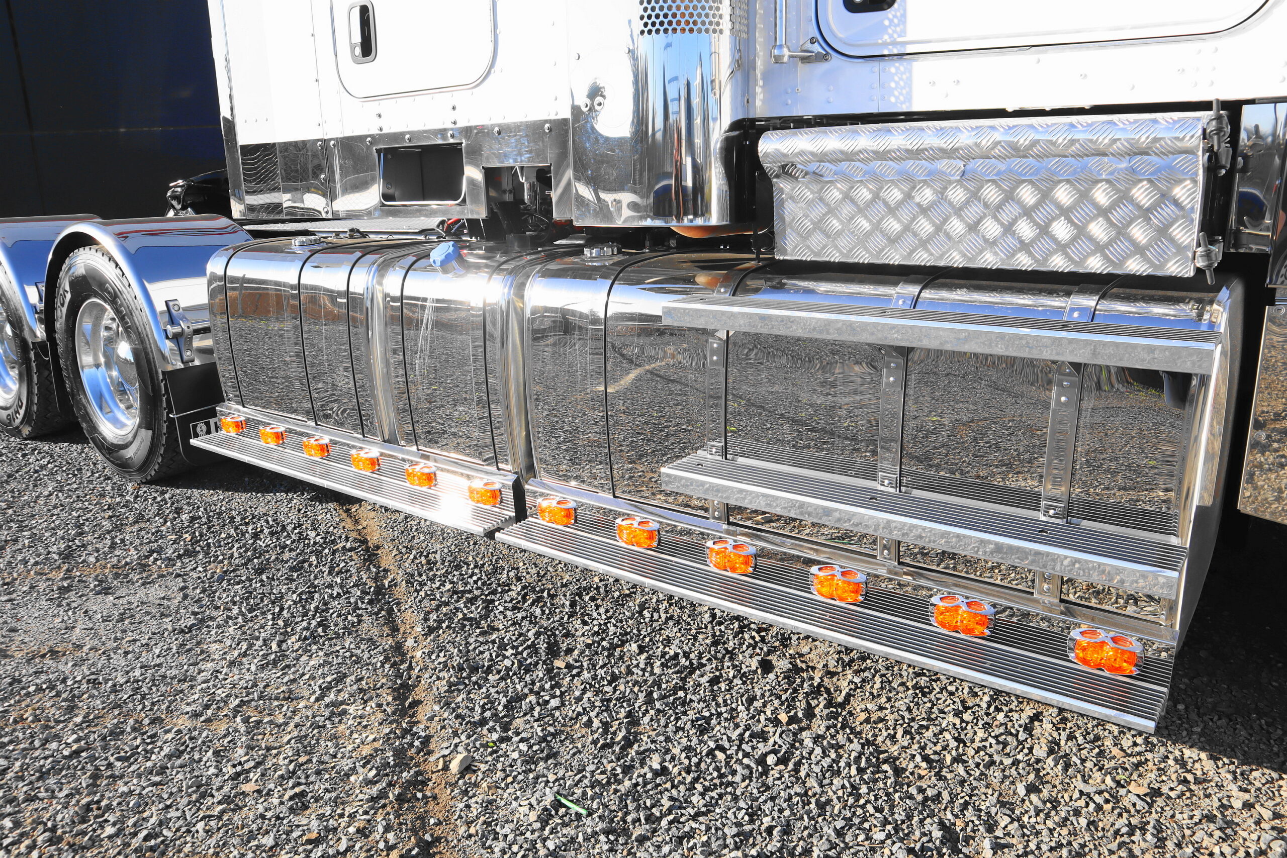 2021 KENWORTH T909 image 4