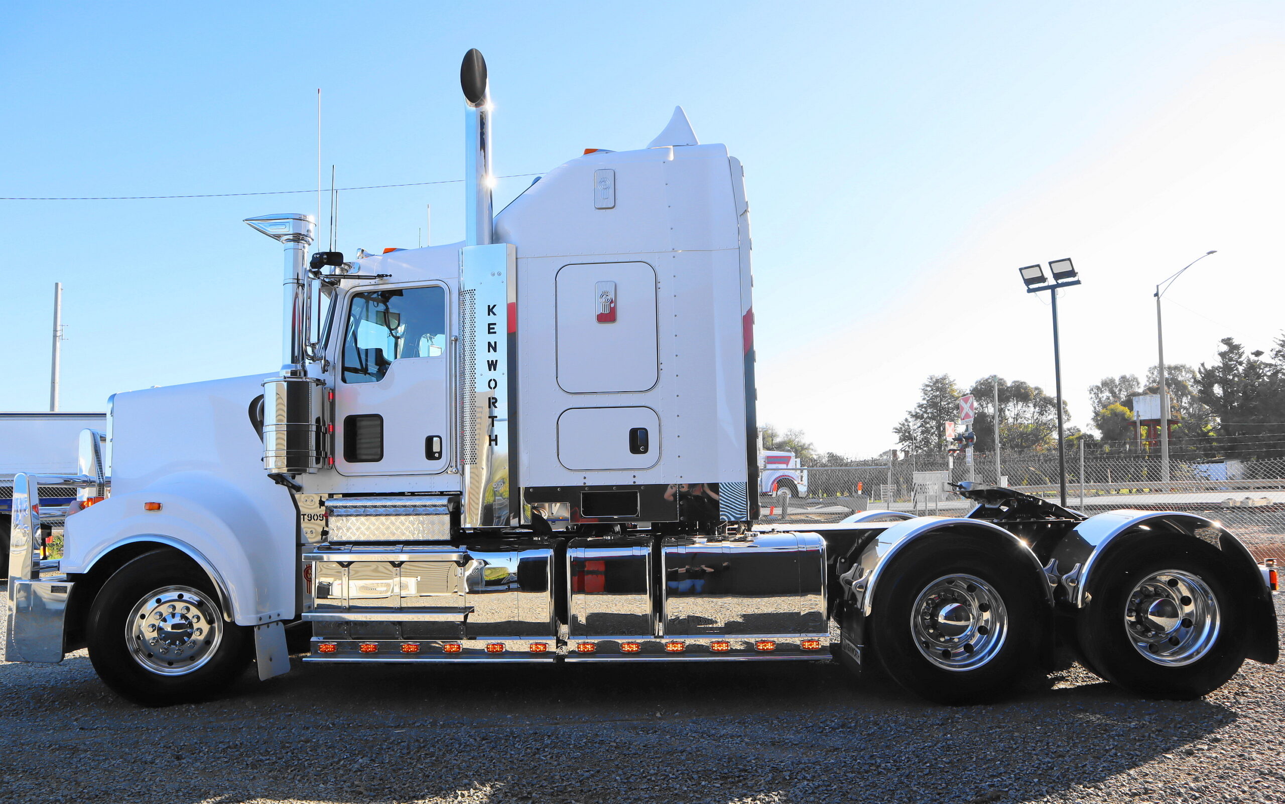 2021 KENWORTH T909 image 13