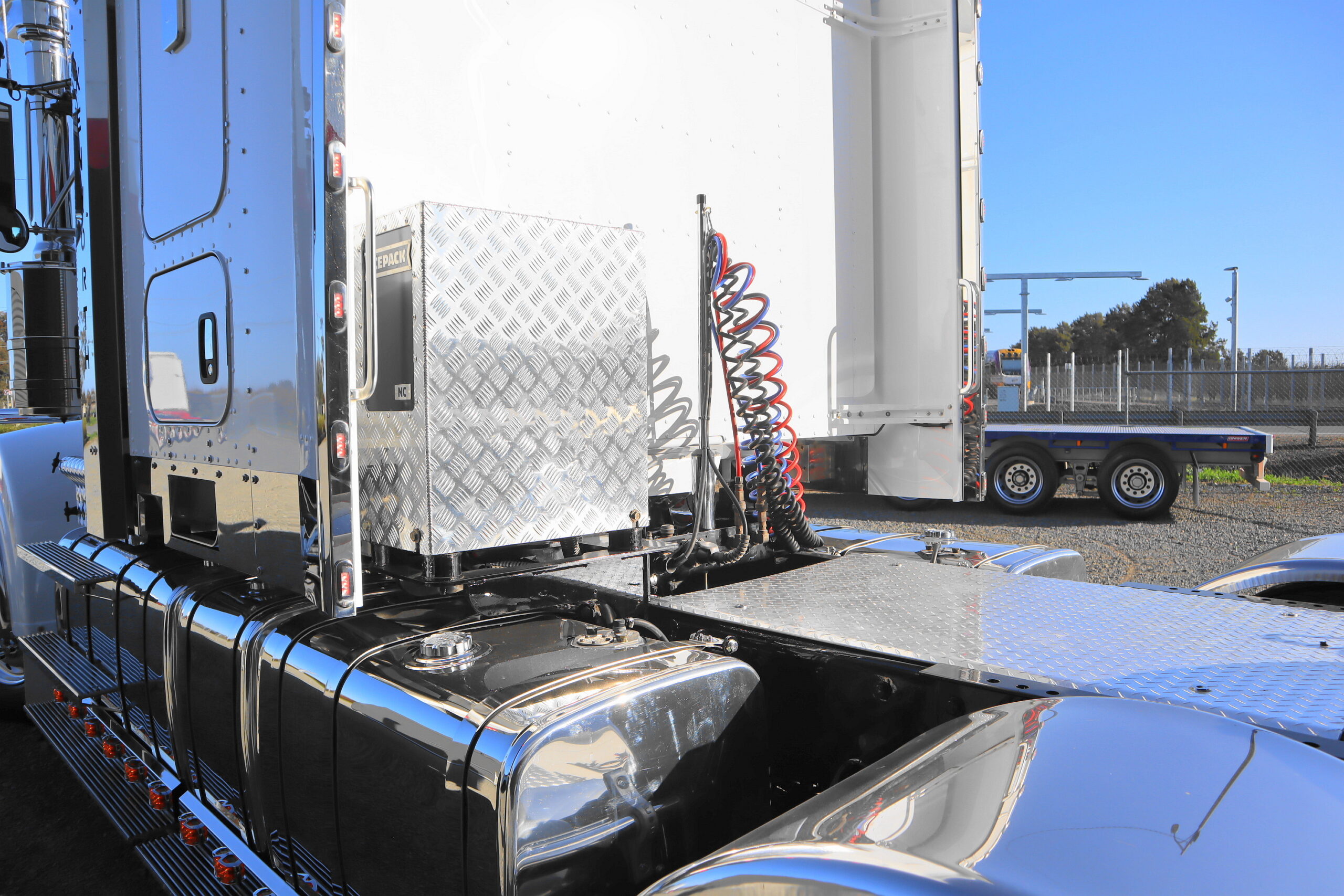 2021 KENWORTH T909 image 10