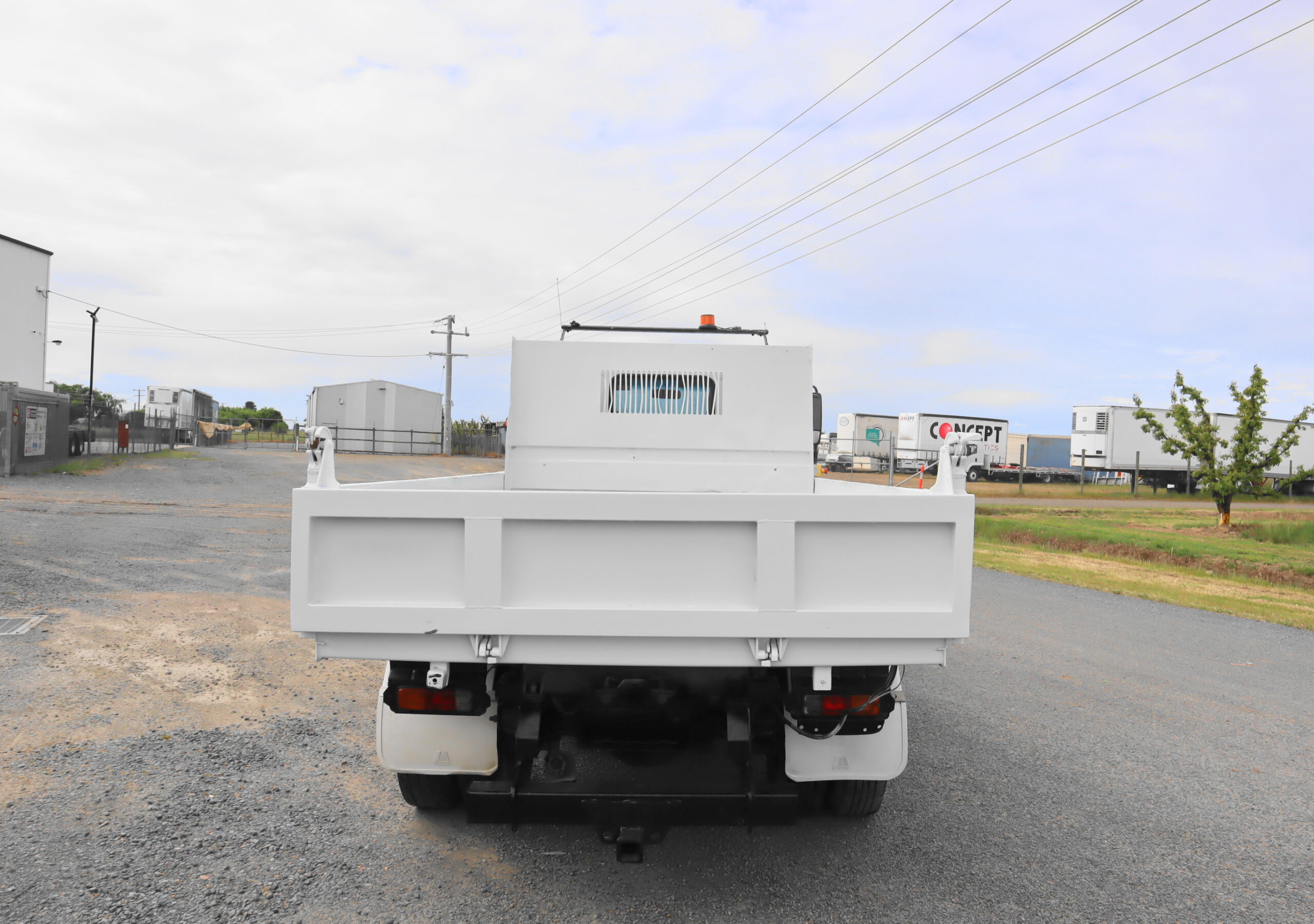 2010 HINO 300 TIPPER image 8