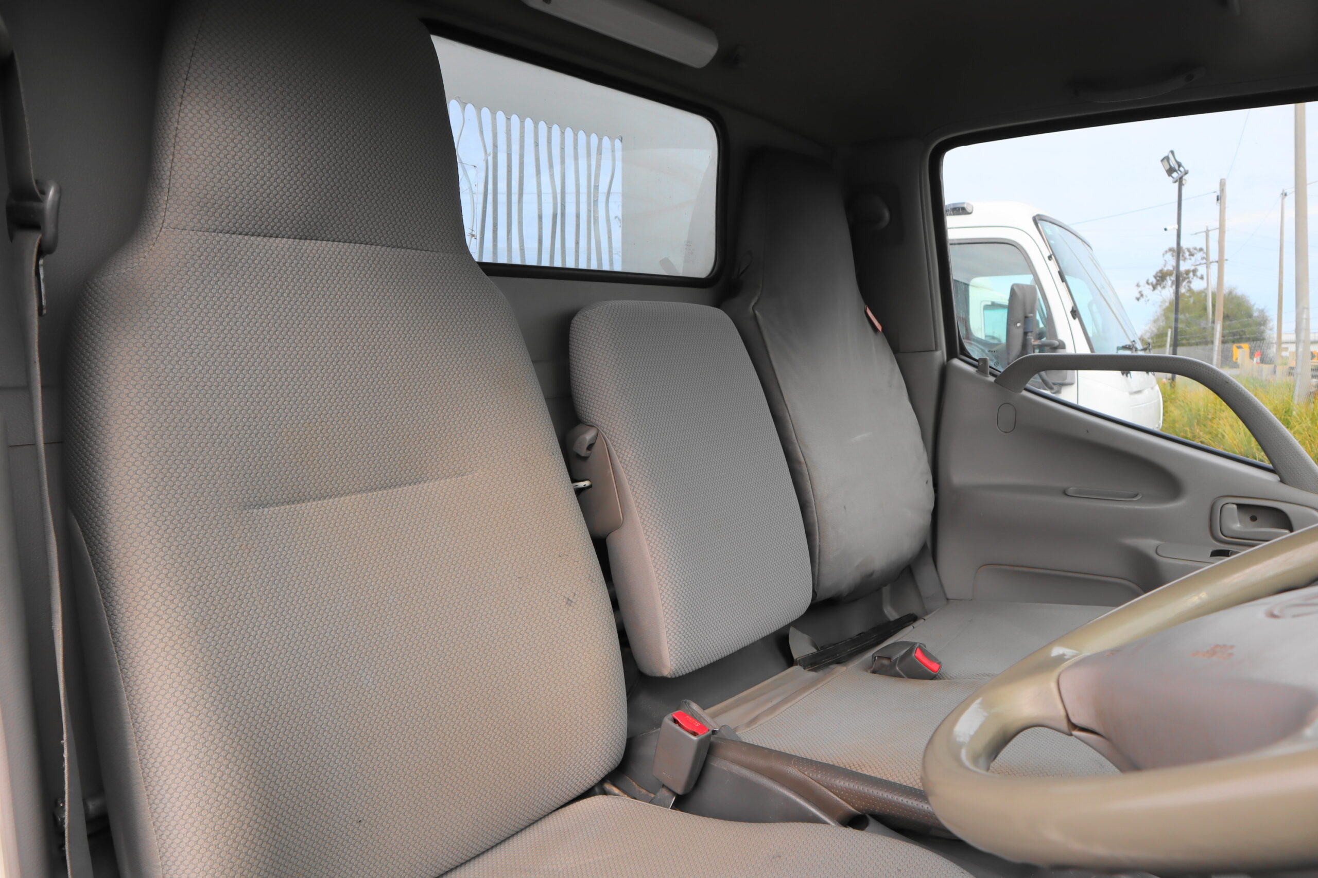 2010 HINO 300 TIPPER image 15