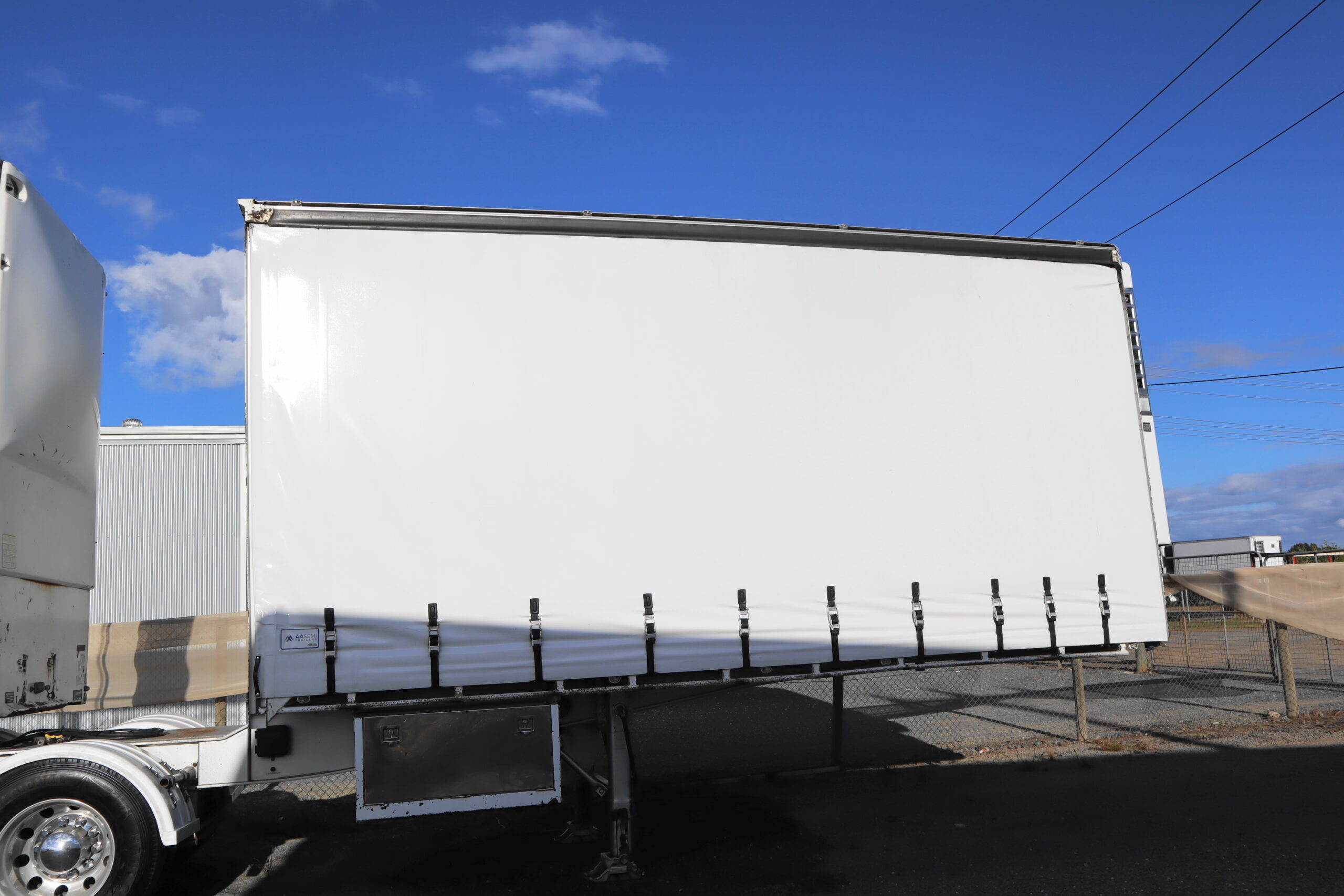 2013 BARKER 10Plt REFRIGERATED A-TRAILER image 2