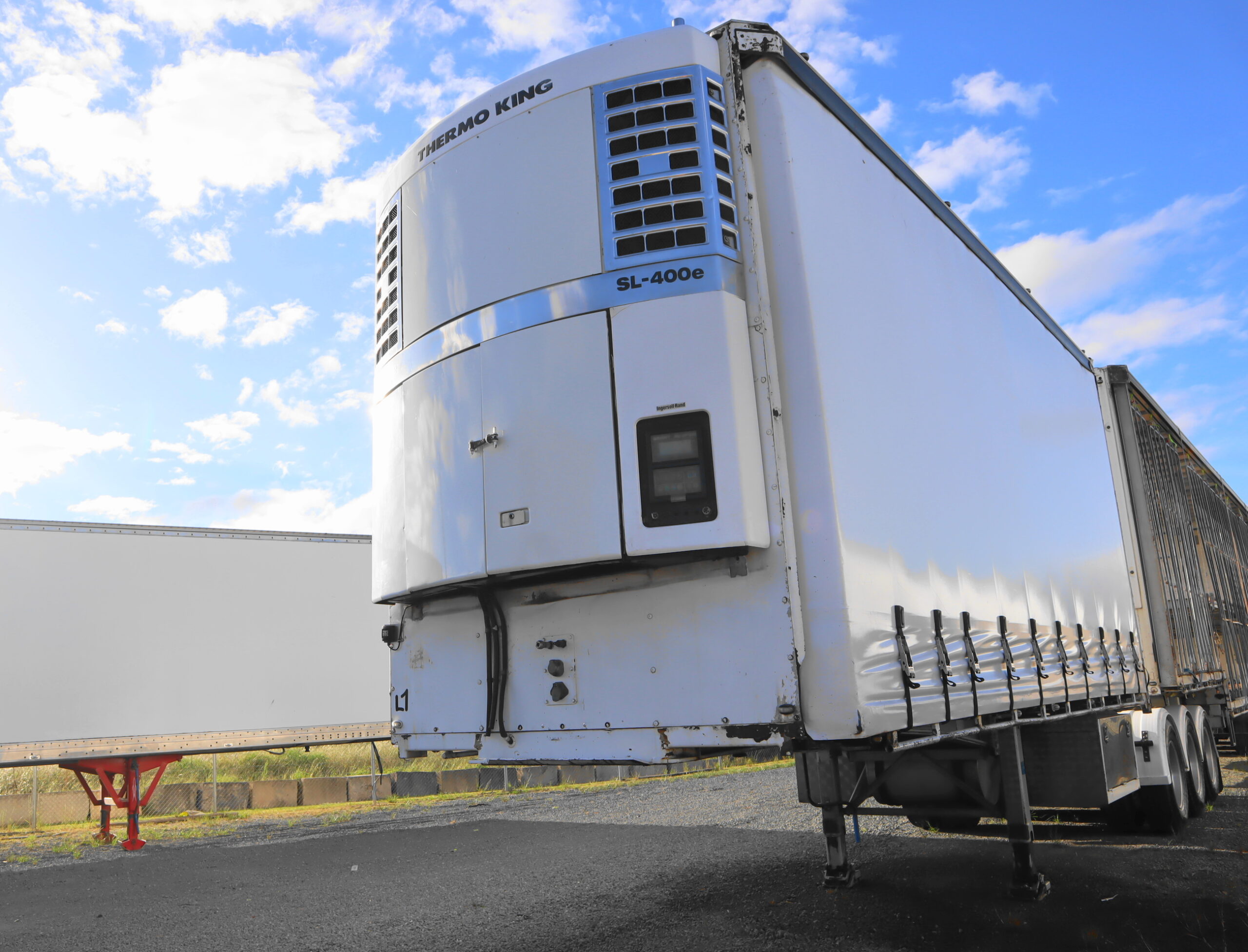 2013 BARKER 10Plt REFRIGERATED A-TRAILER image 12